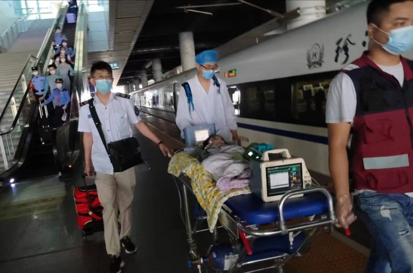 巴青县高铁转运公司